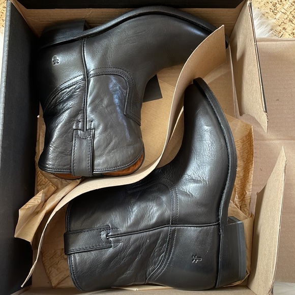 Frye Billy Short Cowboy Boots BNIB - Picture 9 of 11